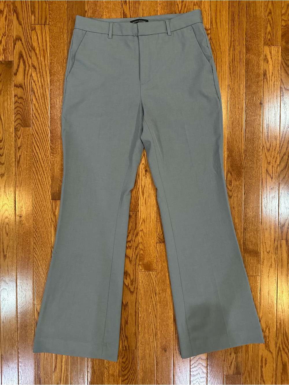 Banana Republic gray bootcut dress pants women’s size 8 LNC